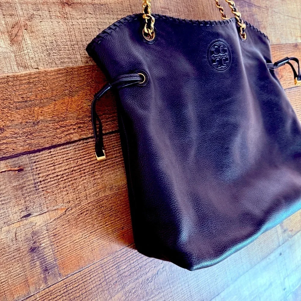 Tory Burch Marion East West in Black Pebbled Leather Bag